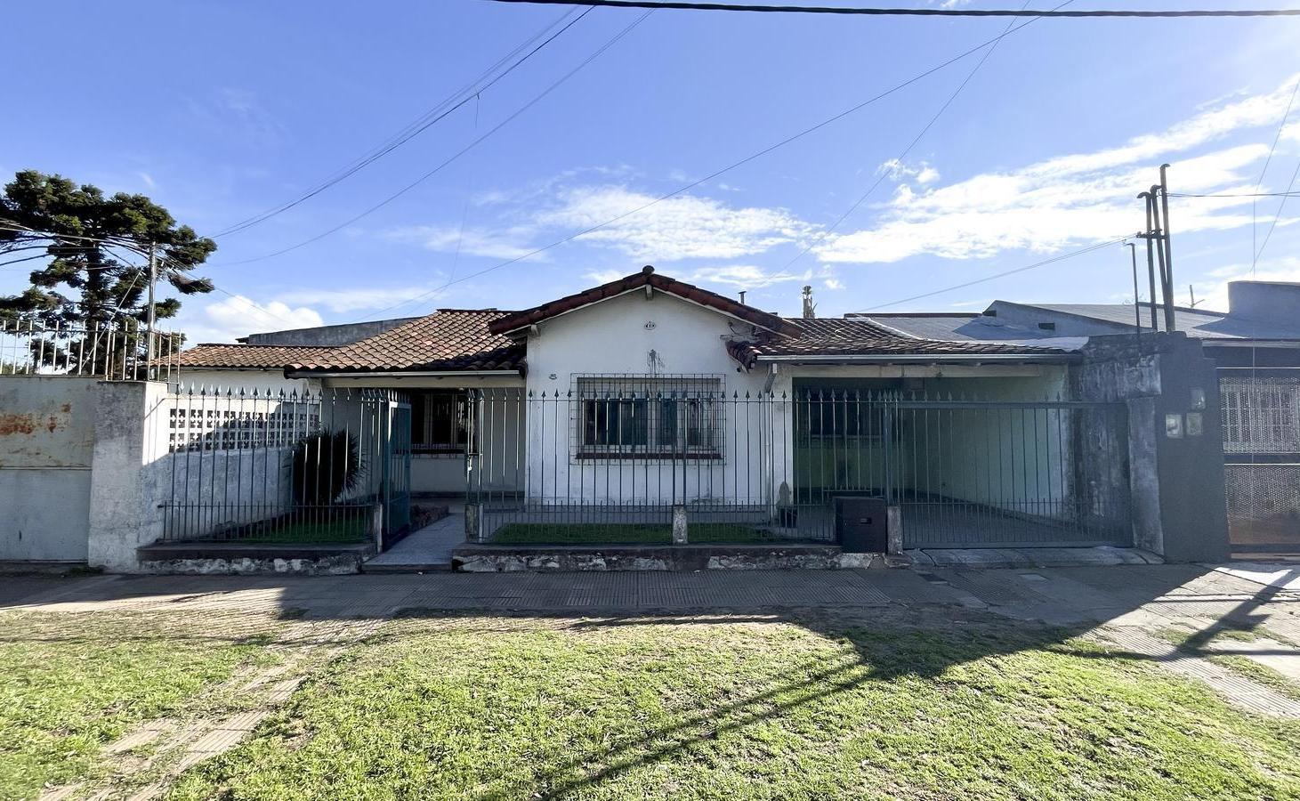 Foto de Casa en Venta de 5 ambientes con cochera, jardín y patio en los, imagen 2