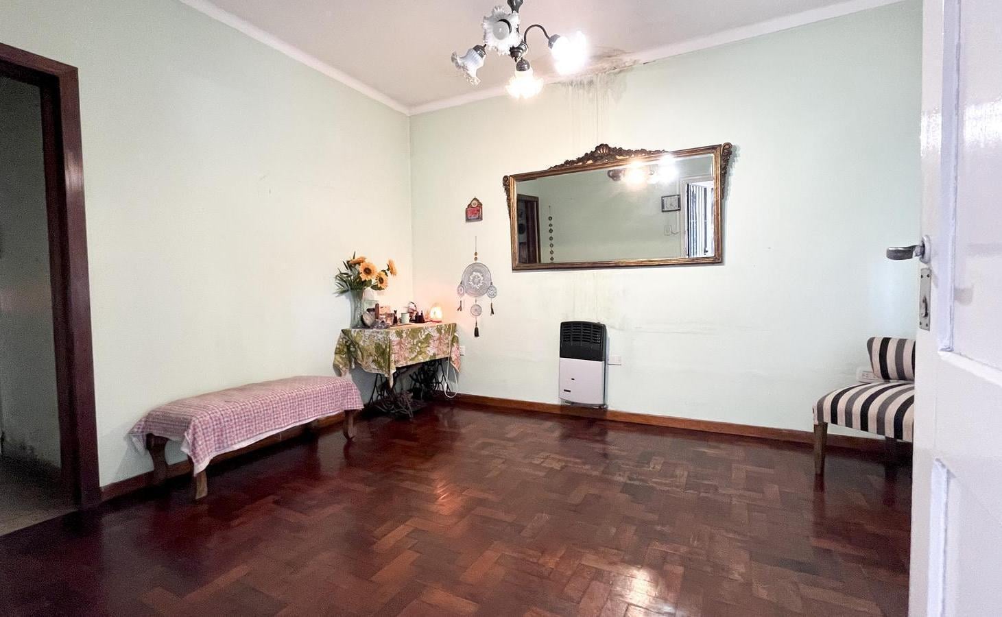 Foto de Casa en Venta de 5 ambientes con cochera, jardín y patio en los, imagen 4