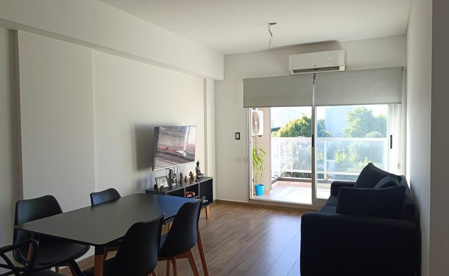 Foto de Departamento en Venta de 3 ambientes en Monte Castro con Cochera y, imagen 2