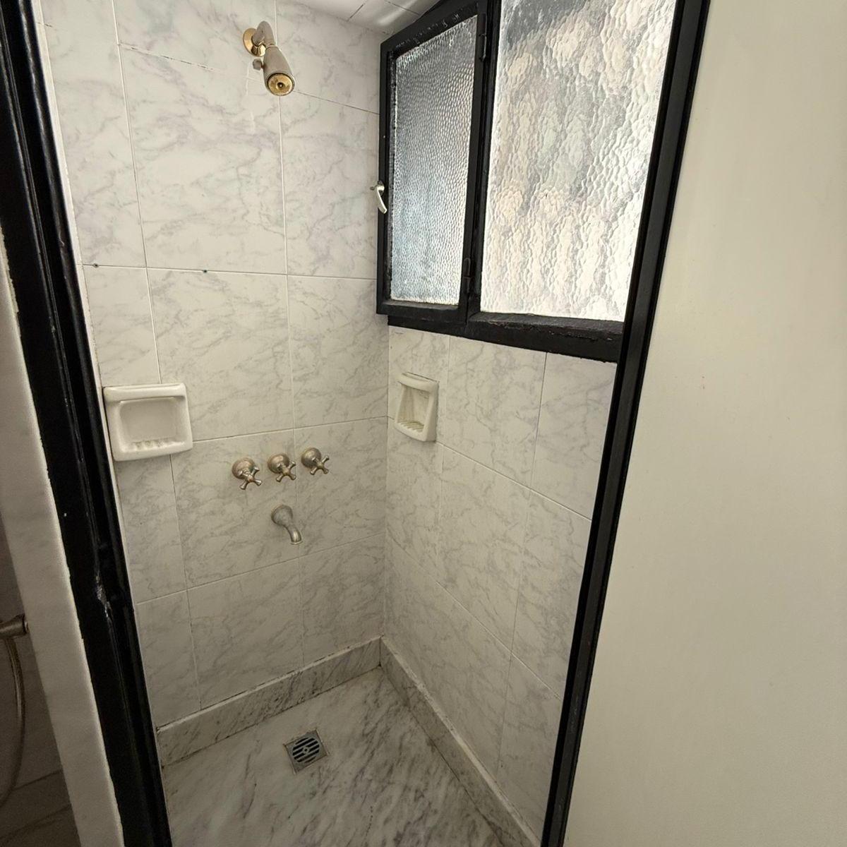 Departamento en Venta 5 Ambientes C/ Dependencia y Cochera en Recoleta 3