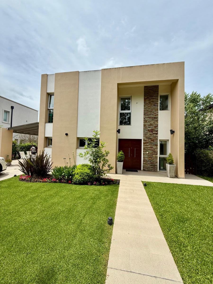 Imperdible Casa en Venta 6 Ambientes - Hudson en Barrio Las Acacias 2