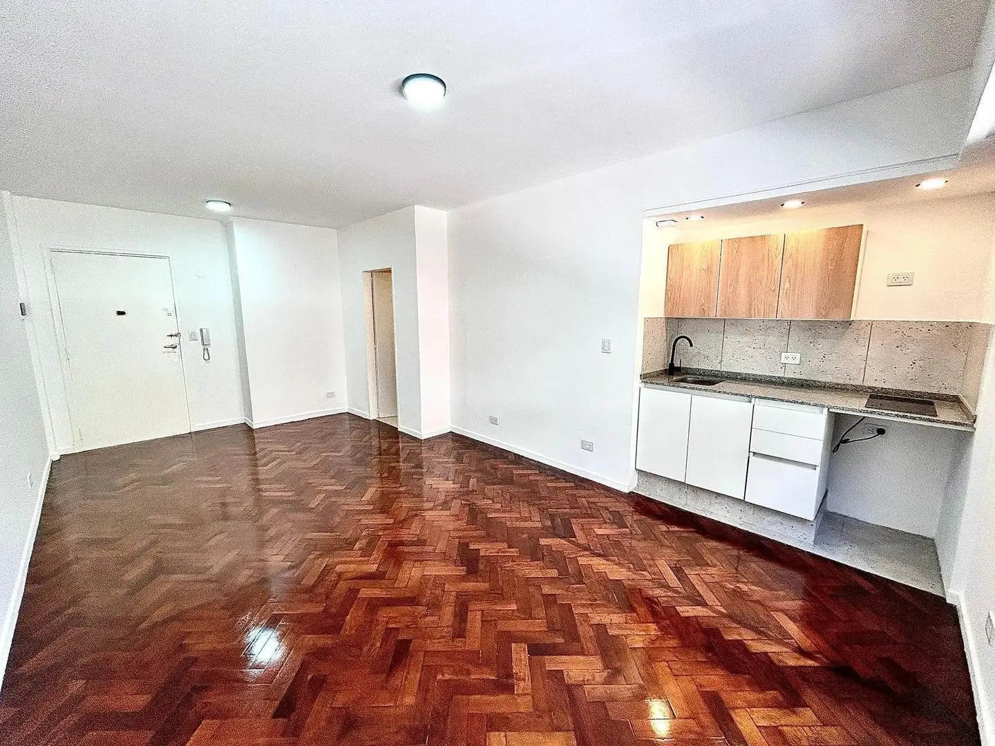 VENTA – MONOAMBIENTE AMPLIO Y LUMINOSO EN RECOLETA 3