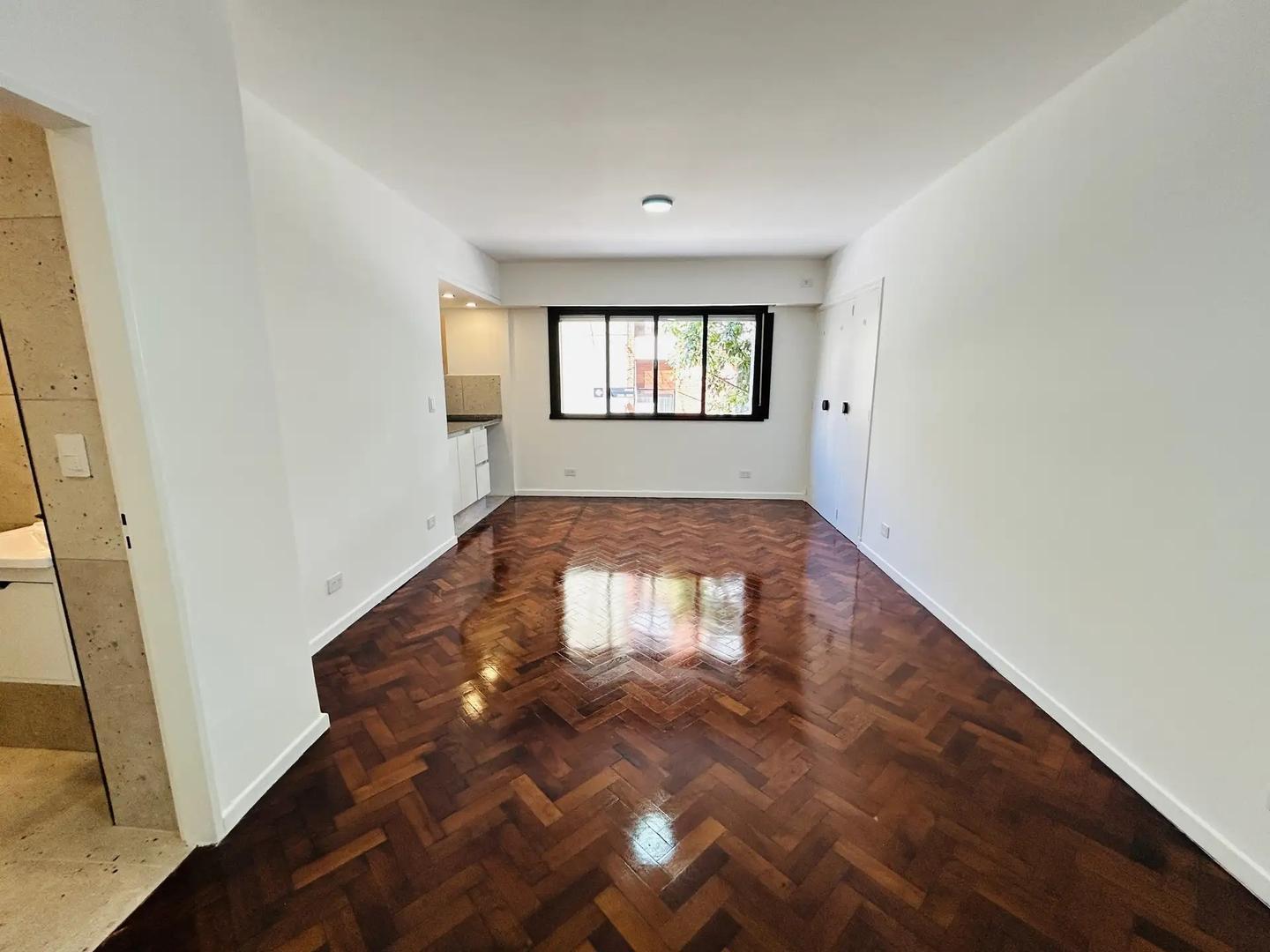 VENTA – MONOAMBIENTE AMPLIO Y LUMINOSO EN RECOLETA