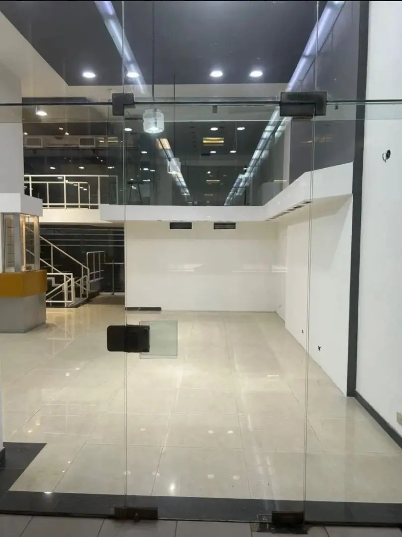 EXCELENTE LOCAL EN ALQUILER ZONA MICROCENTRO 3