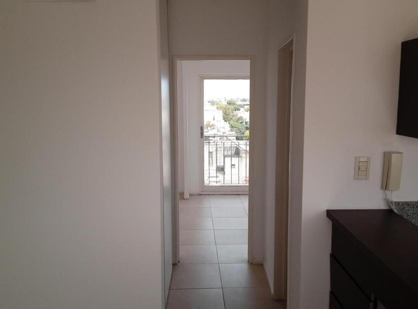 Foto de VENTA EXCELENTE DEPARTAMENTO 2 AMBIENTES EN VILLA DEVOTO, imagen 2