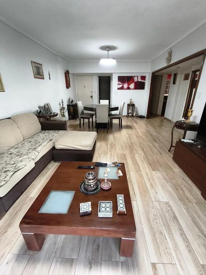 VENTA PISO 4 AMBIENTES CON BAULERA Y DEPENDENCIA - MONSERRAT 2