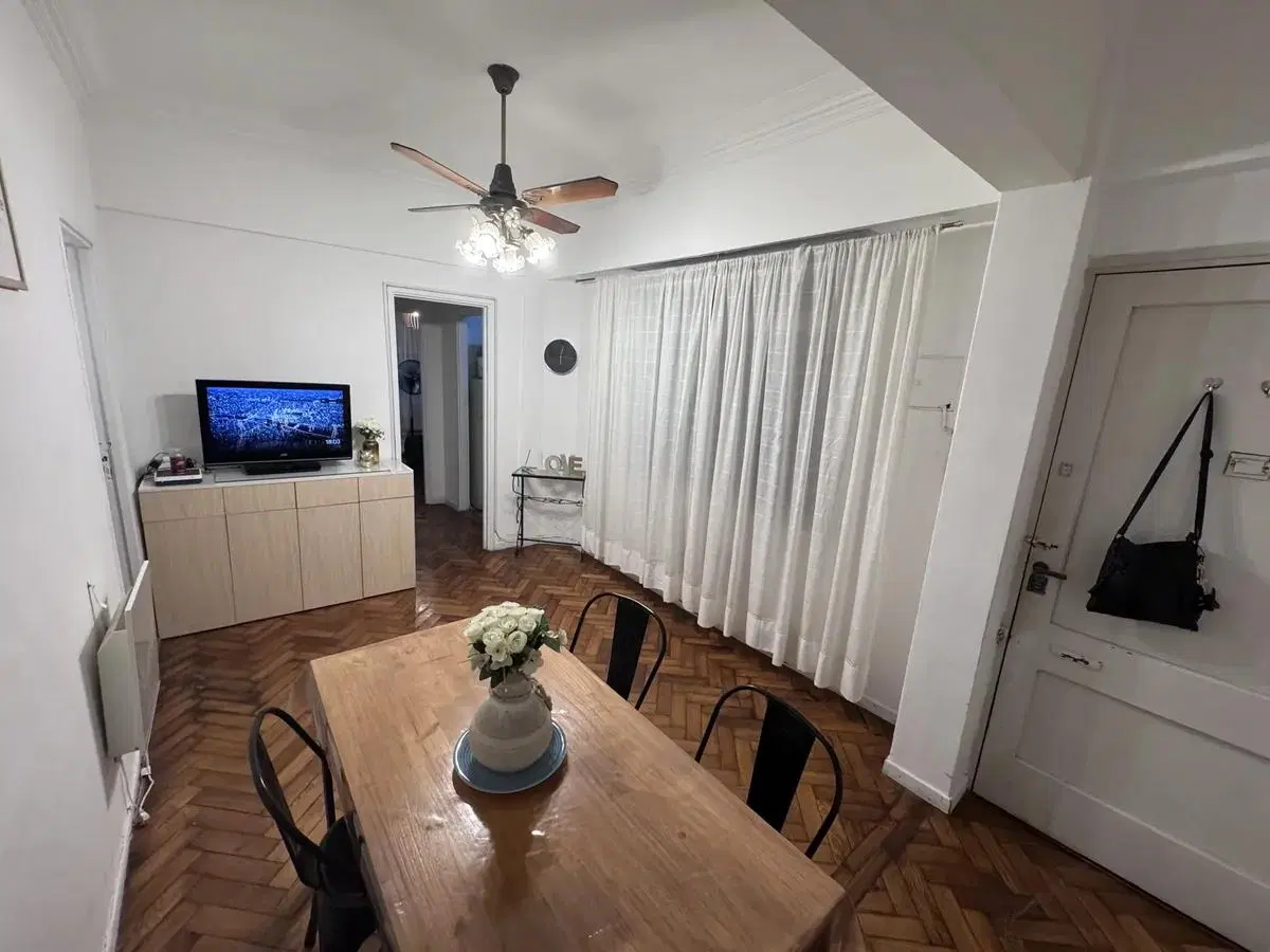 ALQUILER – 3 AMBIENTES AMOBLADO CON BALCON EN FLORES 5