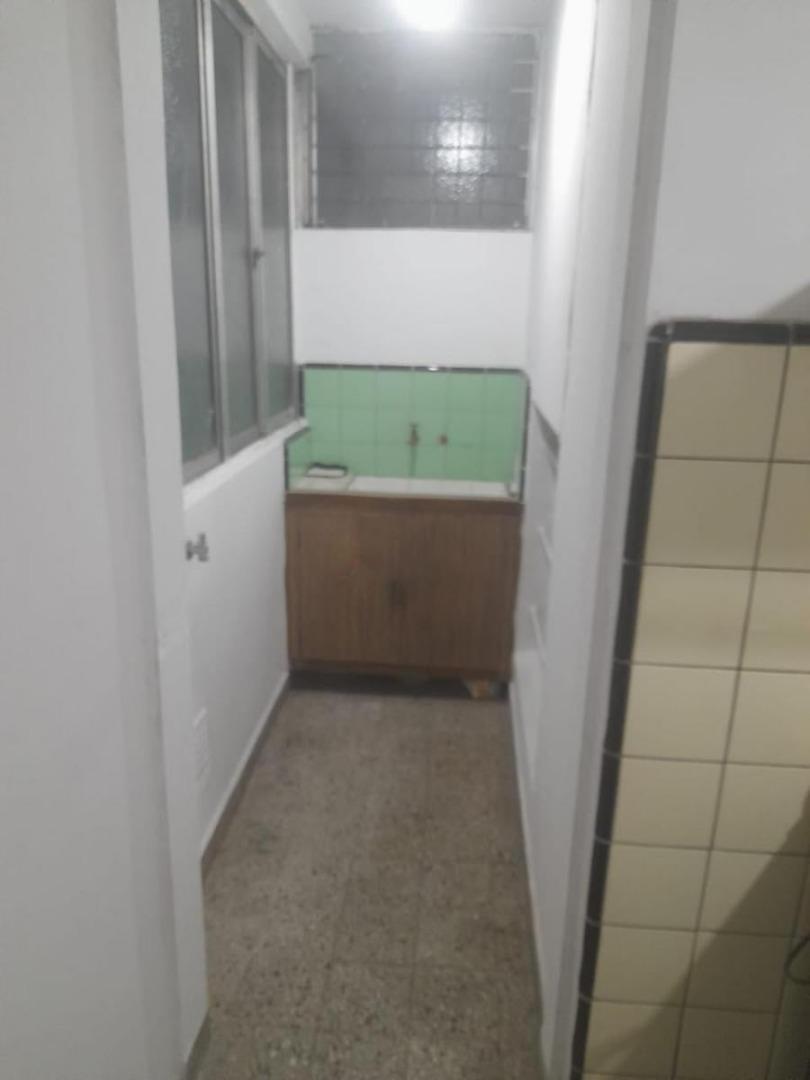Foto de VENTA DEPARTAMENTO 3 AMBIENTES CON BALCON Y TERRAZA– ALMAGRO, imagen 2