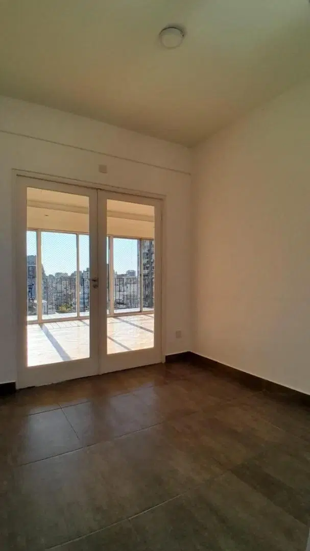 VENTA SEMIPISO AMPLIO 4 AMBIENTES CON COCHERA EN COLEGIALES 2