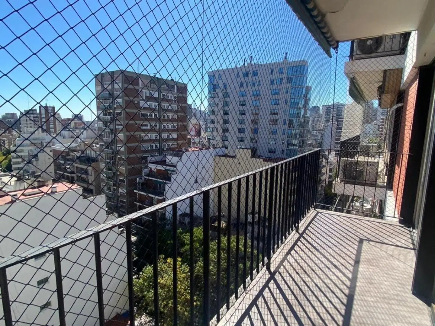 VENTA SEMIPISO AMPLIO 4 AMBIENTES CON COCHERA EN COLEGIALES 3