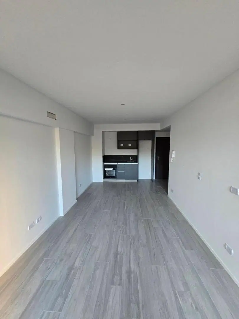 VENTA MONOAMBIENTE AMPLIO Y LUMINOSO CON BALCON – COGHLAN 2