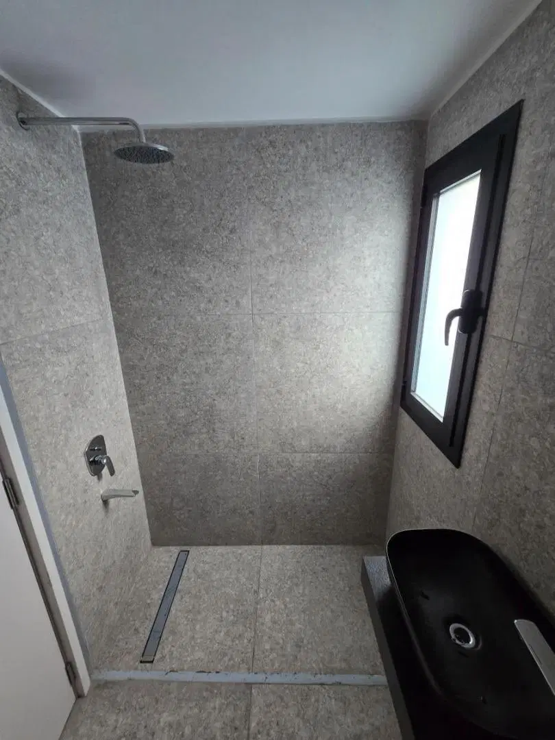 VENTA MONOAMBIENTE AMPLIO Y LUMINOSO CON BALCON – COGHLAN 8