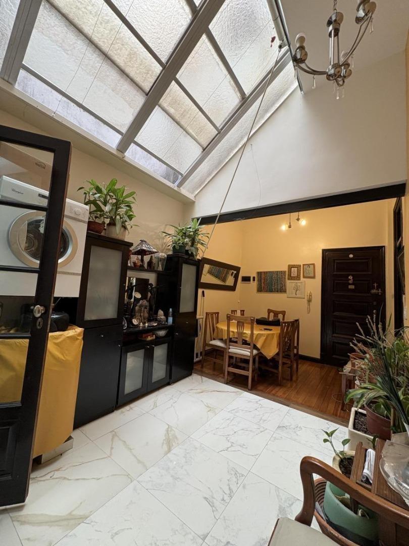 Foto de VENTA AMPLIO PH 3 AMBIENTES CON PATIO Y LAVADERO EN ALMAGRO, imagen 1