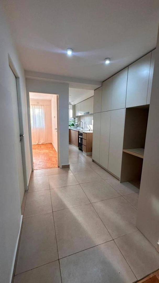 Foto de VENTA 2 AMBIENTES RECICLADO 1 PISO POR ESCALERA, imagen 3