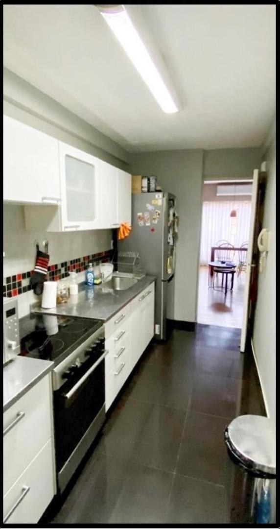 Foto de VENTA 3 AMBIENTES AMOBLADO CON PATIO Y BALCON EN MONSERRAT, imagen 5