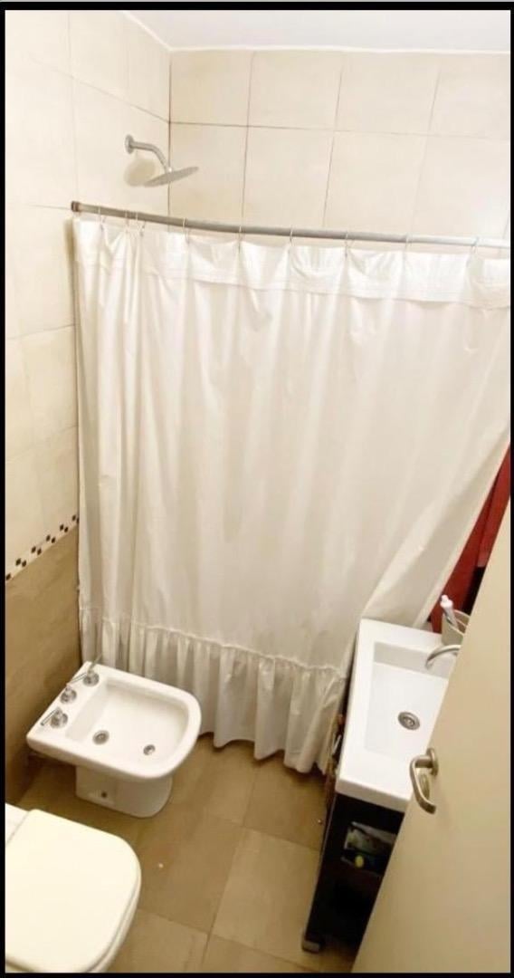 Foto de VENTA 3 AMBIENTES AMOBLADO CON PATIO Y BALCON EN MONSERRAT, imagen 2