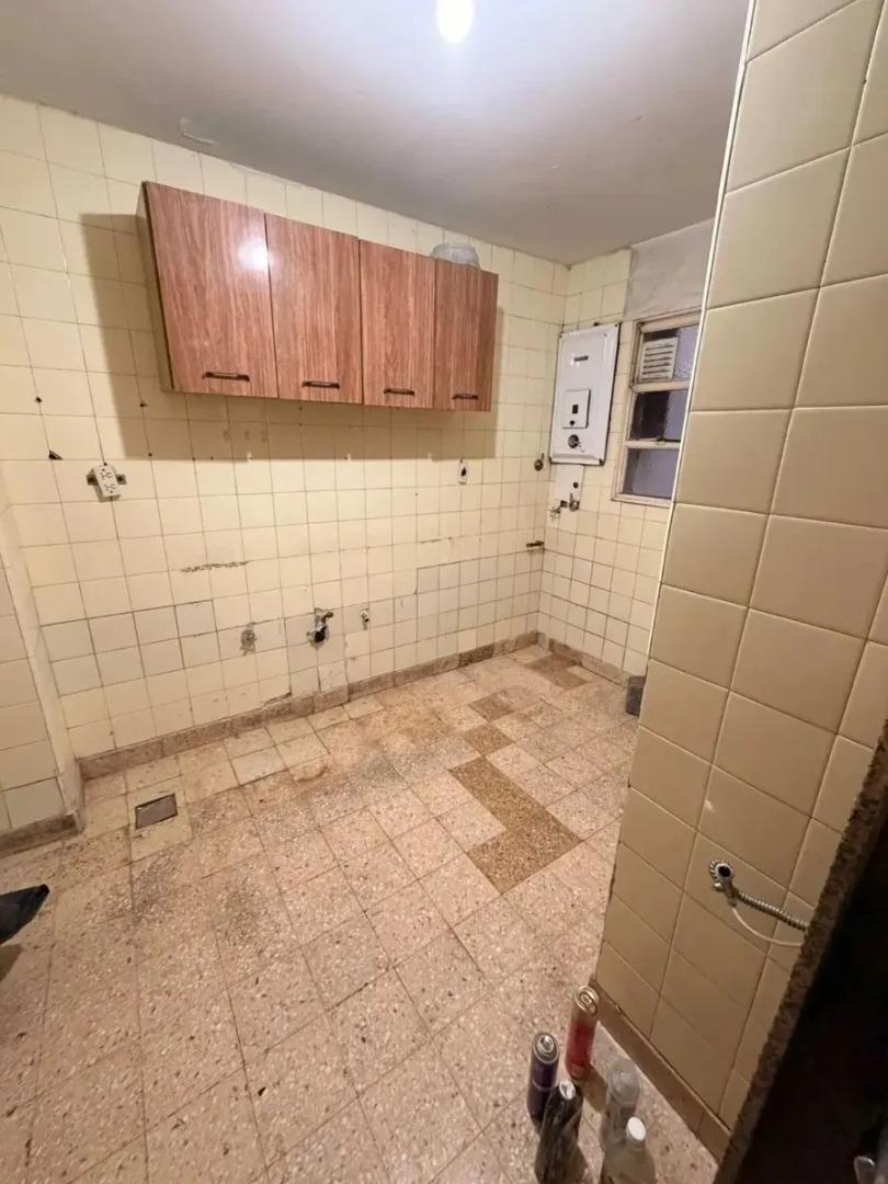 Foto de venta departamento 3 amb al freente a refaccionar /flores, imagen 1