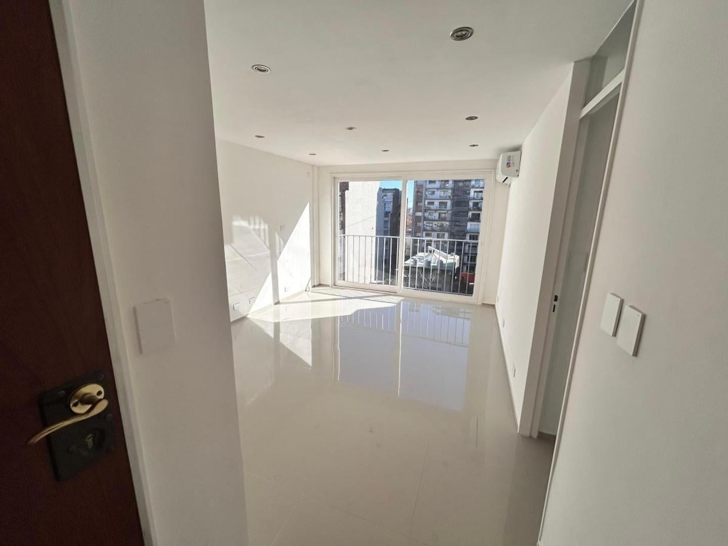 Foto de VENTA 3 AMBIENTES RECICLADO CON BAULERA Y TERRAZA EN PALERMO, imagen 2