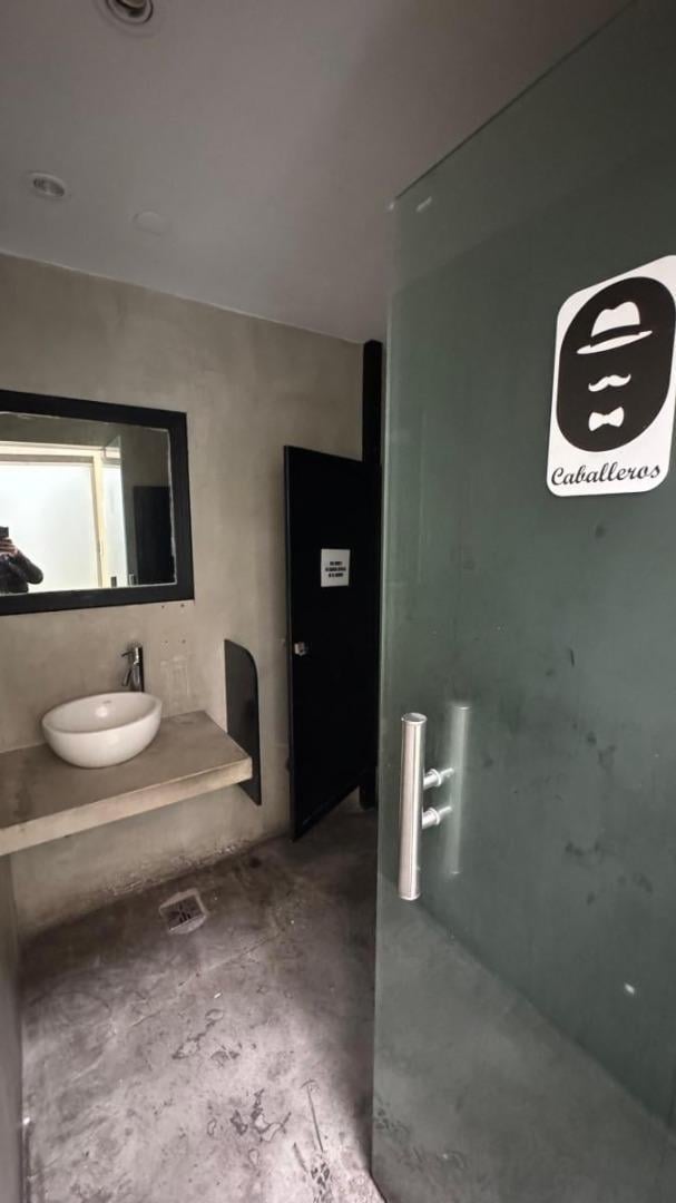 Foto de alquiler local comercial frente plaza clemente en palermo, imagen 5