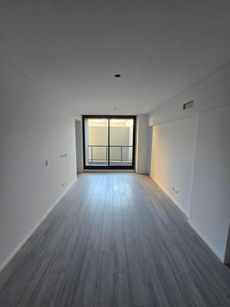 Foto de VENTA MONOAMBIENTE AMPLIO Y LUMINOSO CON BALCON – COGHLAN, imagen 3