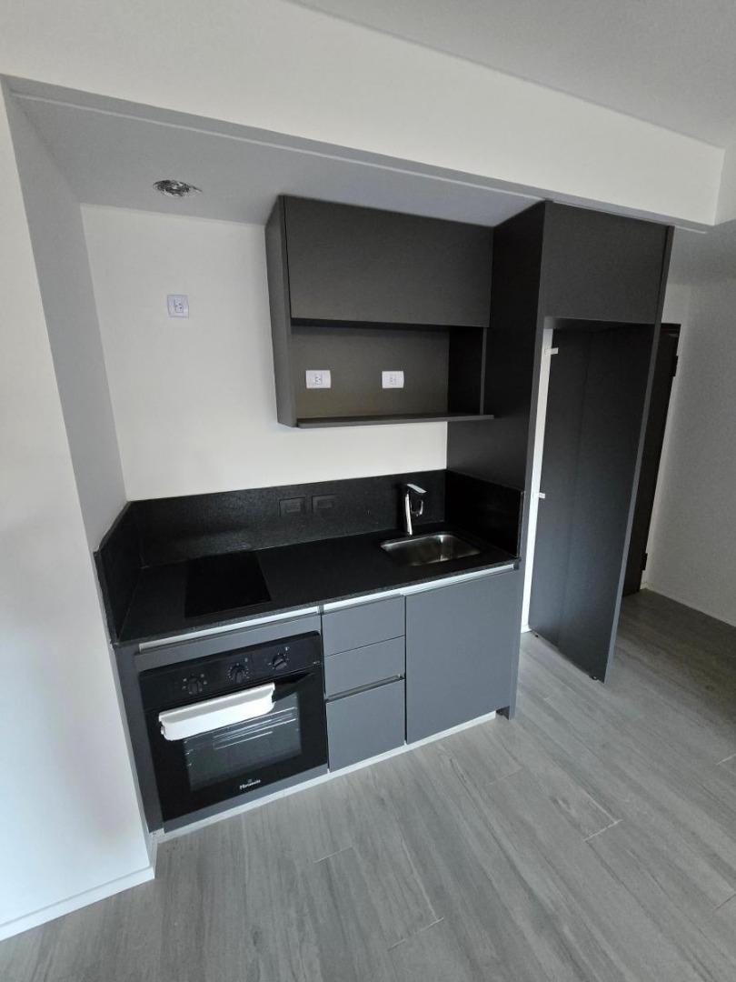 Foto de VENTA MONOAMBIENTE AMPLIO Y LUMINOSO CON BALCON – COGHLAN, imagen 2