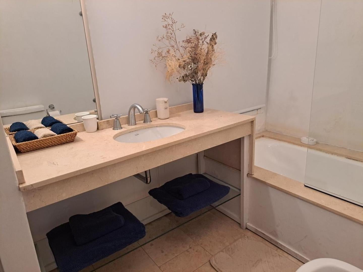 Foto de VENTA 2 AMBIENTES CON PATIO Y PILETA PROPIA E RECOLETA, imagen 3