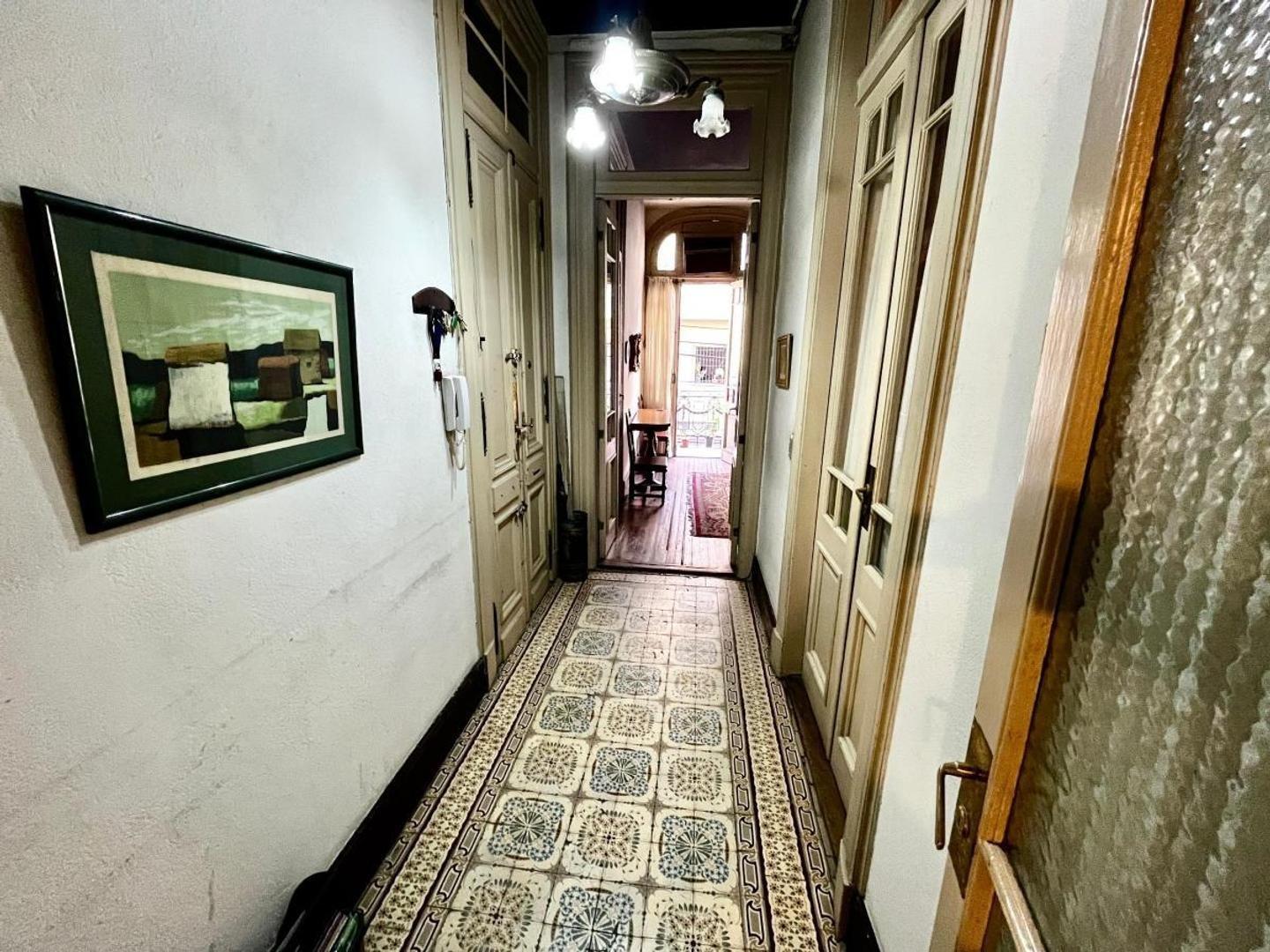 Foto de VENTA PISO 6 AMBIENTES CON PATIO Y BALCONES EN SAN NICOLAS, imagen 3