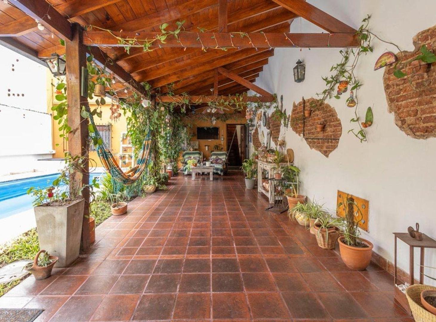 Foto de venta casa 4 amb en lote propio con pileta y 2 cocheras, imagen 2
