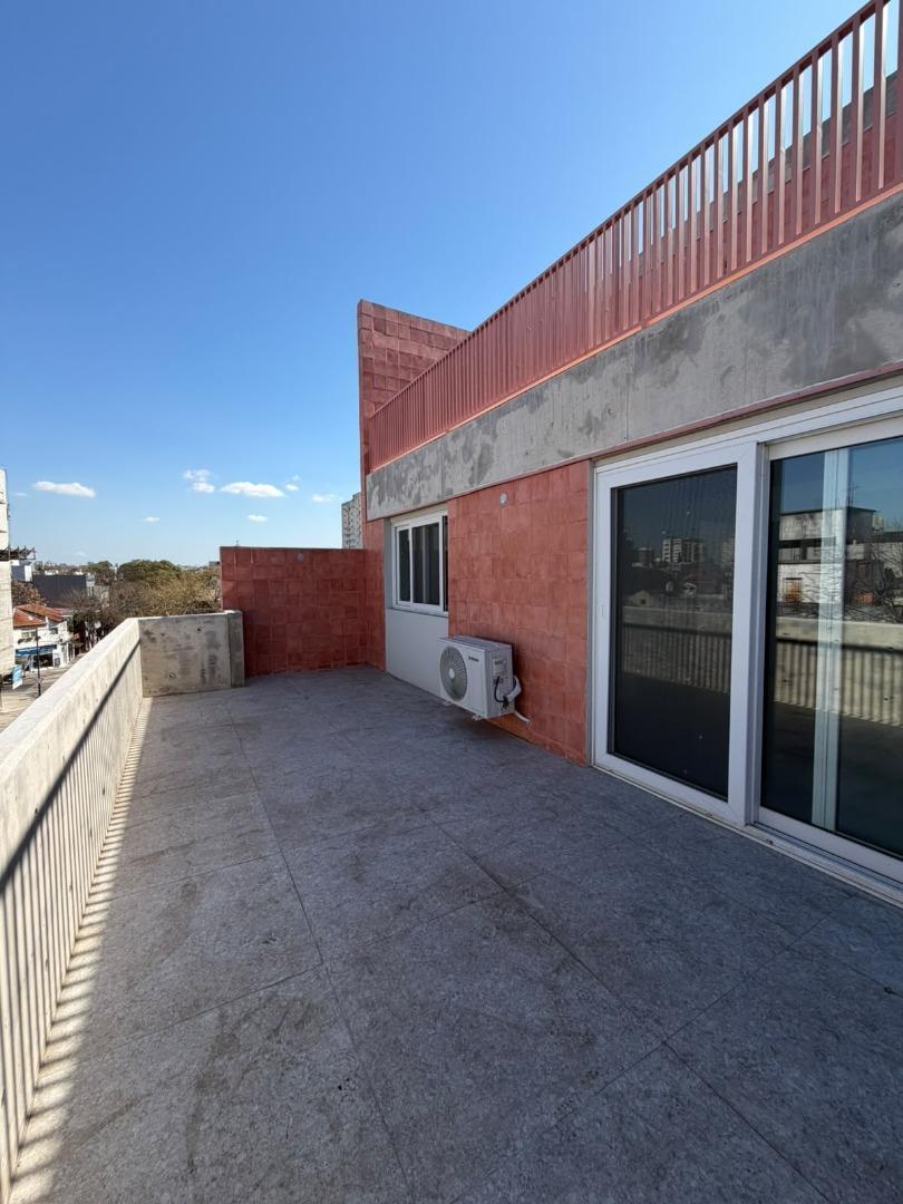 Foto de VENTA 3 AMBIENTES CON COCHERA Y DOBLE TERRAZA EN COGHLAN, imagen 5