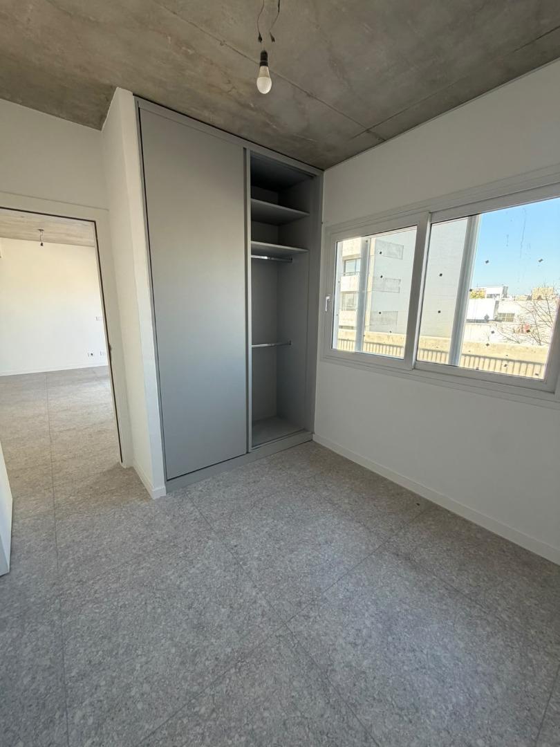 Foto de VENTA 3 AMBIENTES CON COCHERA Y DOBLE TERRAZA EN COGHLAN, imagen 3