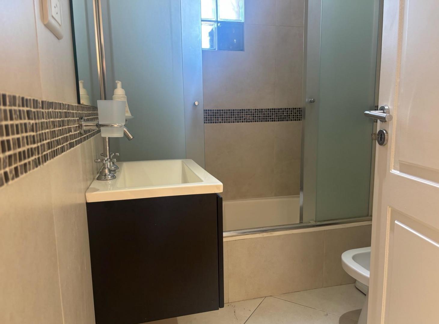 Foto de VENTA DE DEPARTAMENTO 2 AMBIENTES CON 2 COCHERAS LANUS OESTE, imagen 4