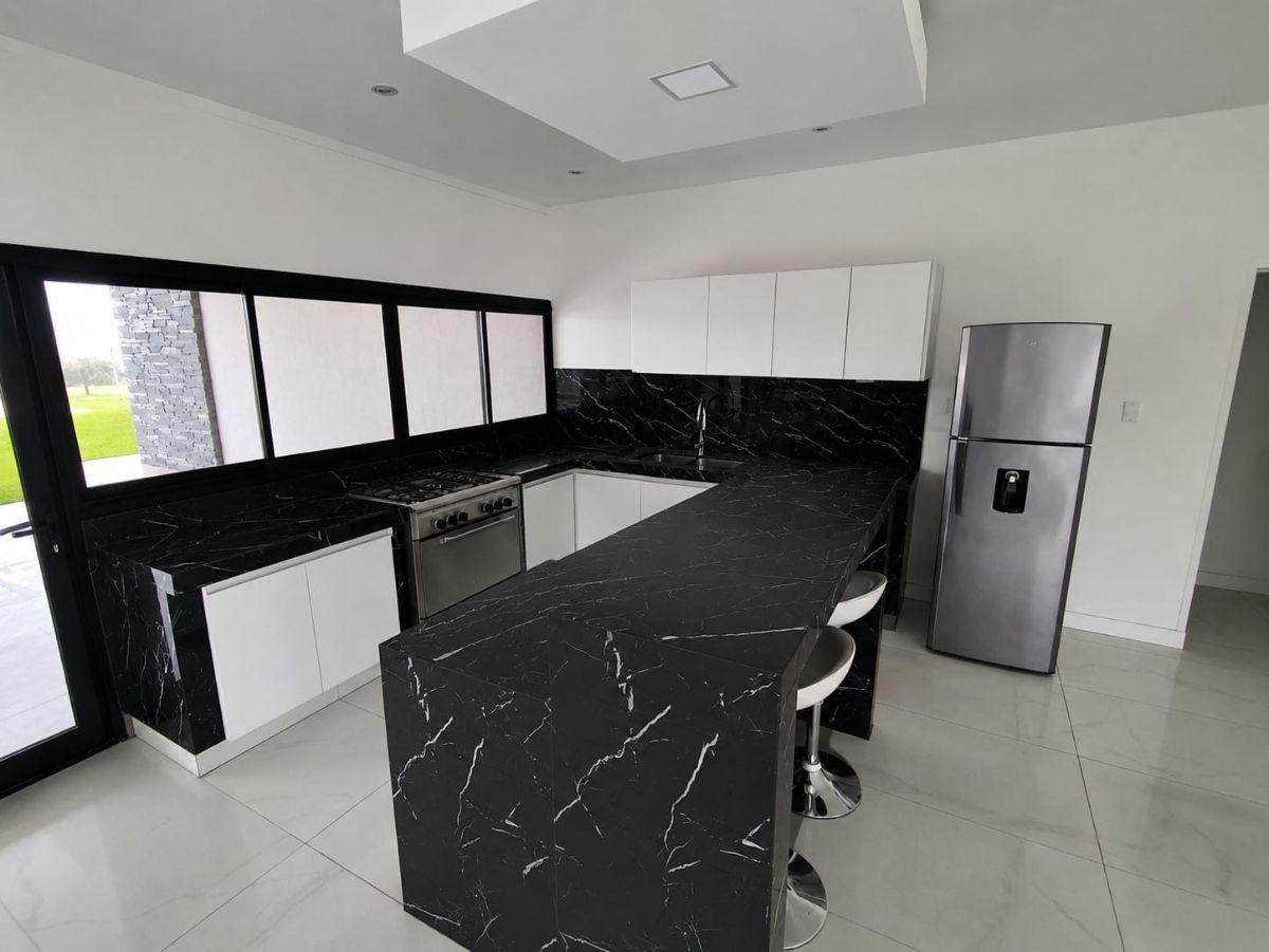 Foto de VENTA!!! EXCELENTE CASA 5 AMB LAGOS DE SAN ELISEO, imagen 1