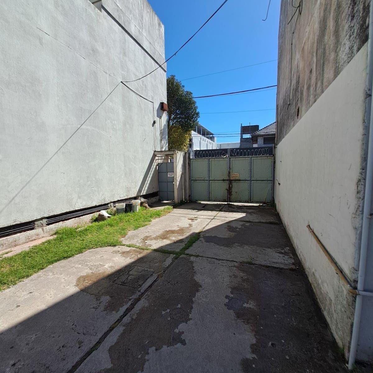 Local - Bernardino Rivadavia 4