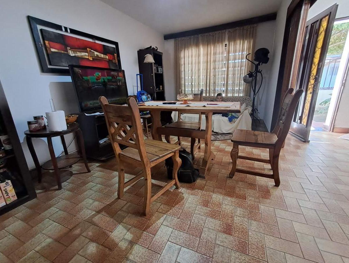 Foto de CASA DE 2 DORMITORIOS CON COCHERA, PATIO Y ASADOR EN BARRIO LA FRANCE, imagen 4