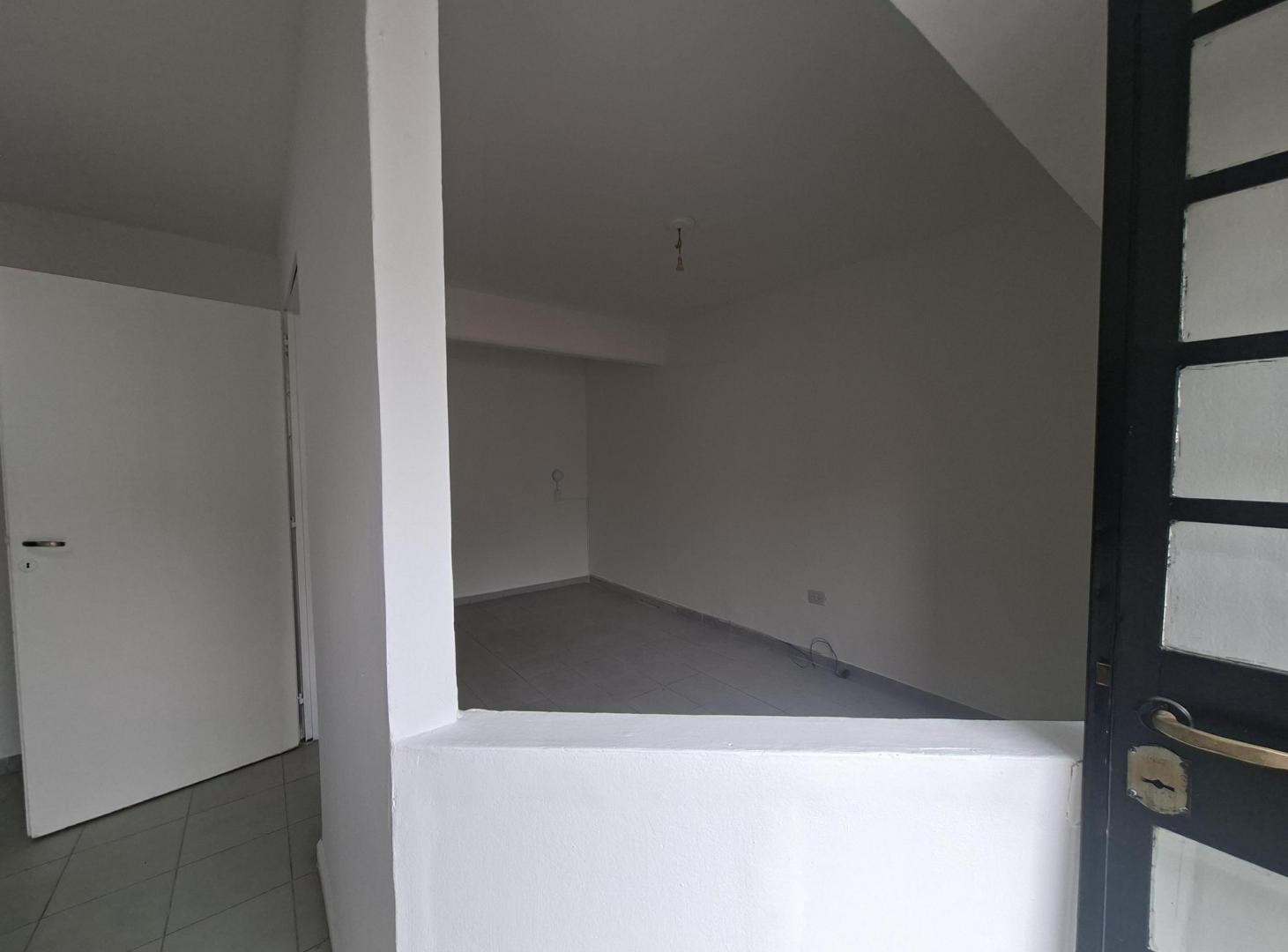 Foto de DPTO EN PLANTA BAJA CON PATIO- SOLO PARA 1 PERSONA, imagen 3