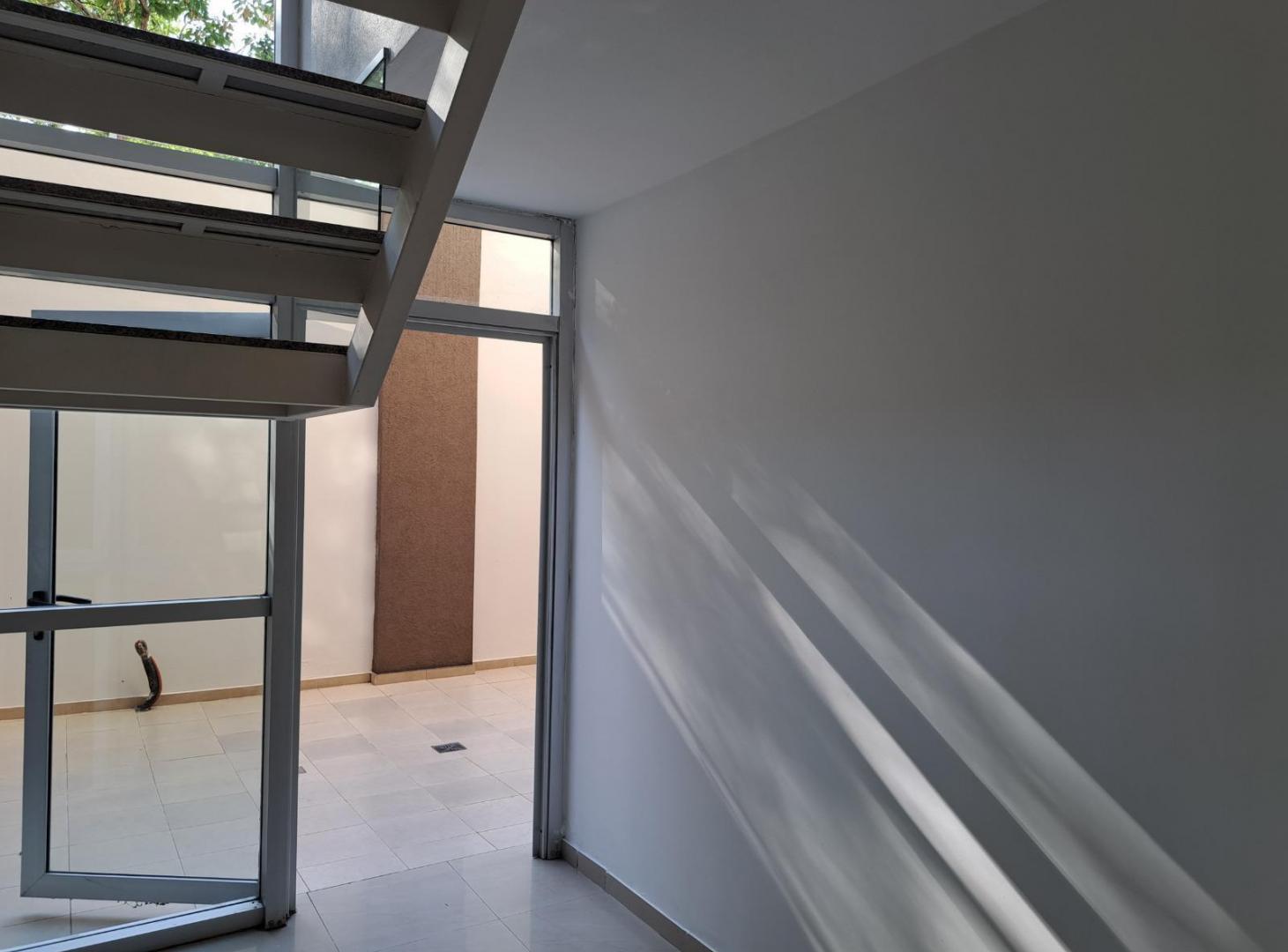 Foto de VENTA OFICINAS O COMERCIO EN GEMES, CON VISTA A LA CAÑADA Y ENTRADA, imagen 4