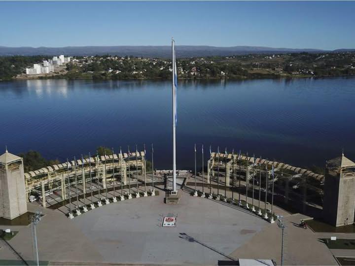 Foto de Oportunidad !! Entorno serrano y a 700 metros del Lago San Roque., imagen 2