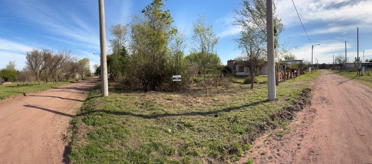 Foto de OPORTUNIDAD - LOTE EN ESQUINA , a 5 minutos del lago !!!!, imagen 2