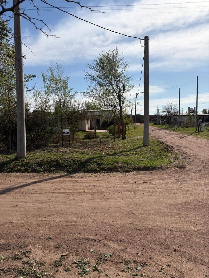 Foto de OPORTUNIDAD - LOTE EN ESQUINA , a 5 minutos del lago !!!!, imagen 3