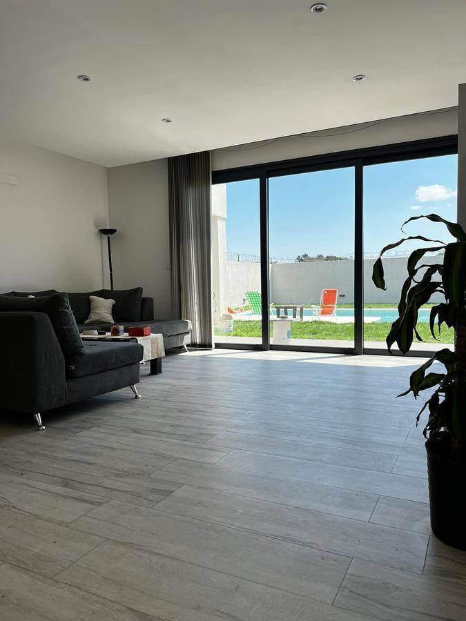 Casa en Venta de Dos Dorm. con Pileta 3