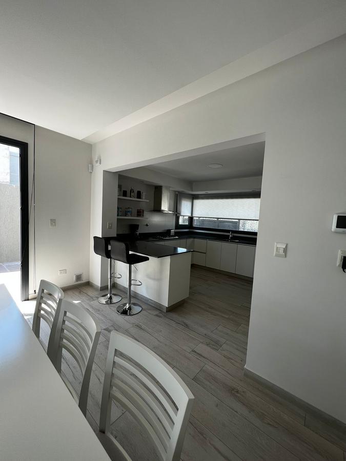Casa en Venta de Dos Dorm. con Pileta 1
