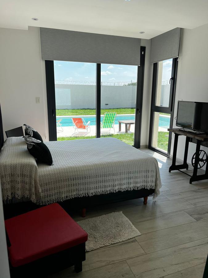 Casa en Venta de Dos Dorm. con Pileta 4