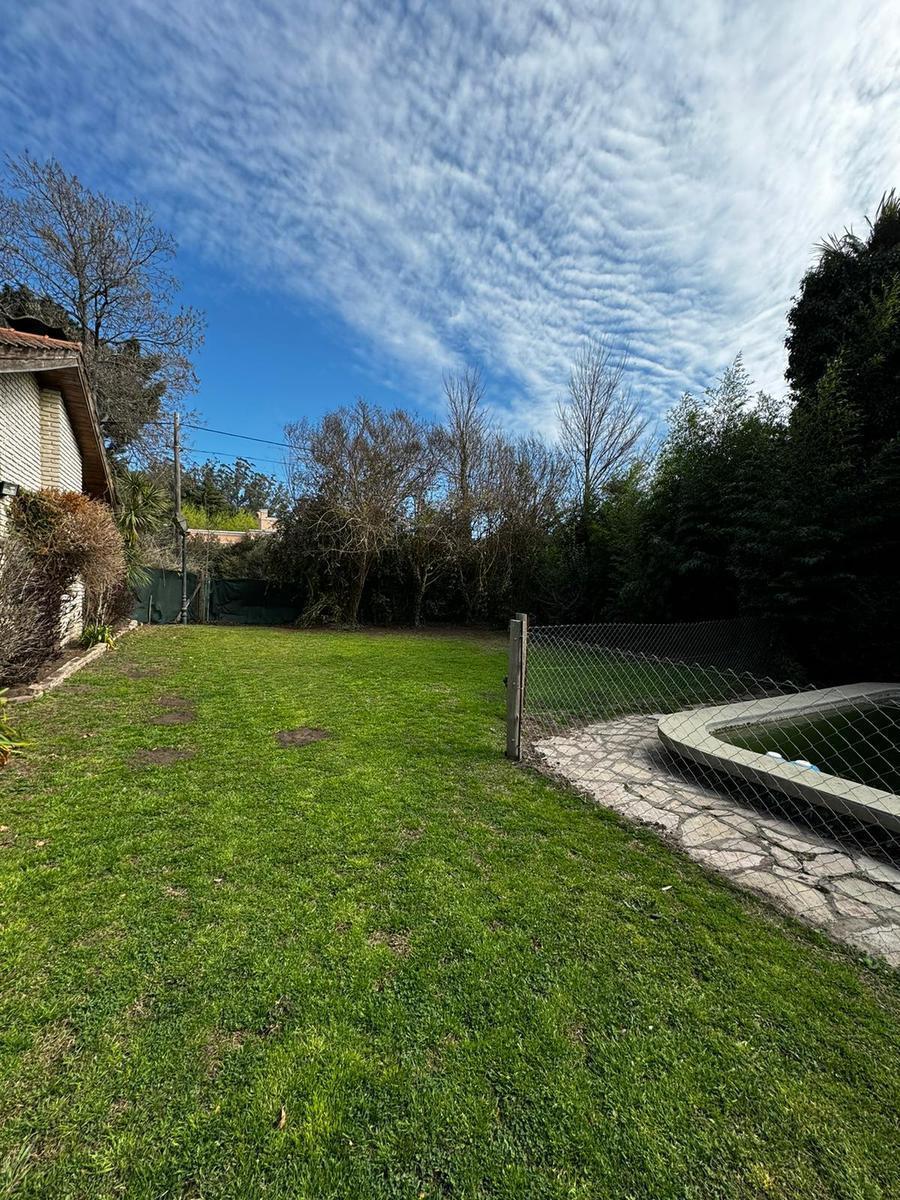 Casa en Venta de Tres Dorm. con Piscina en Barrio Golf 1