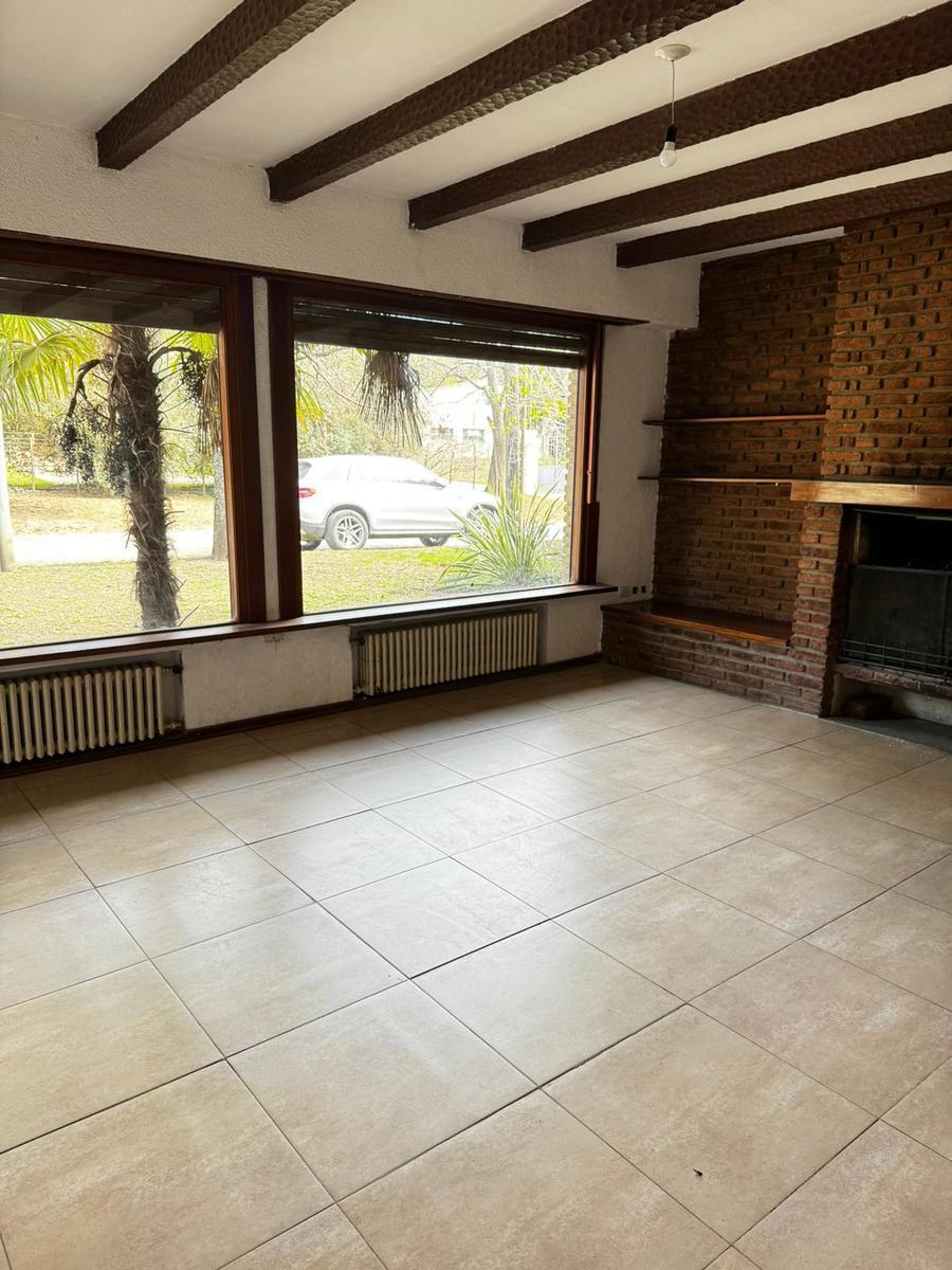 Casa en Venta de Tres Dorm. con Piscina en Barrio Golf 5