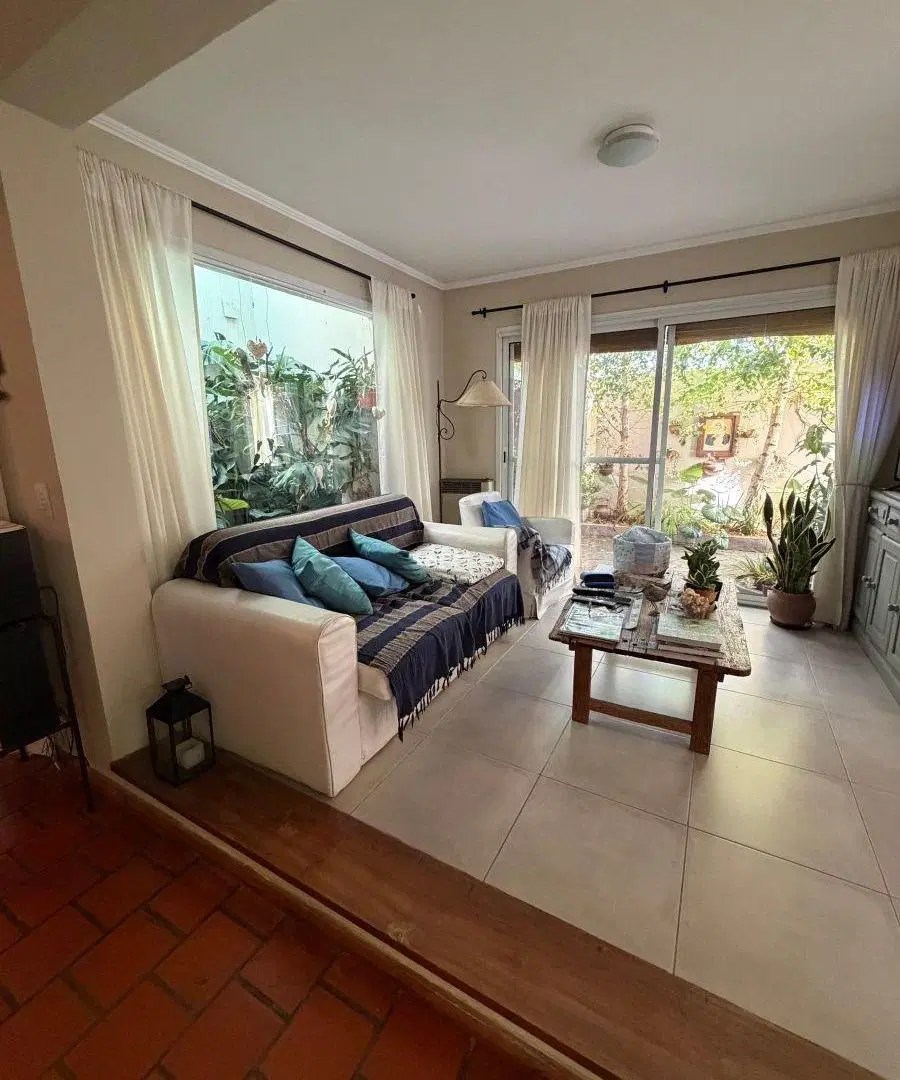 Casa apta crédito en venta en Tandil, 4 dormitorios 2
