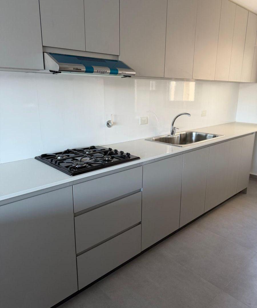 Foto de Departamento de 110 m² con 2 dormitorios en venta en Tandil, imagen 2