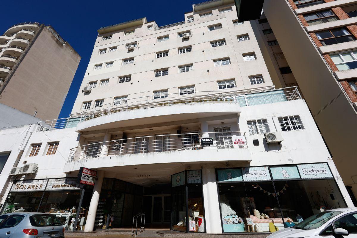 Departamento céntrico con dos cocheras - Tandil