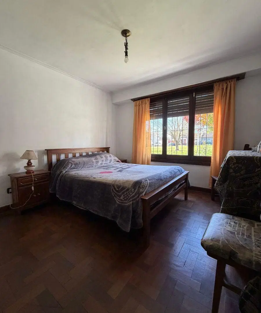 Venta casa tres dormitorios apto crédito barrio jardín 2