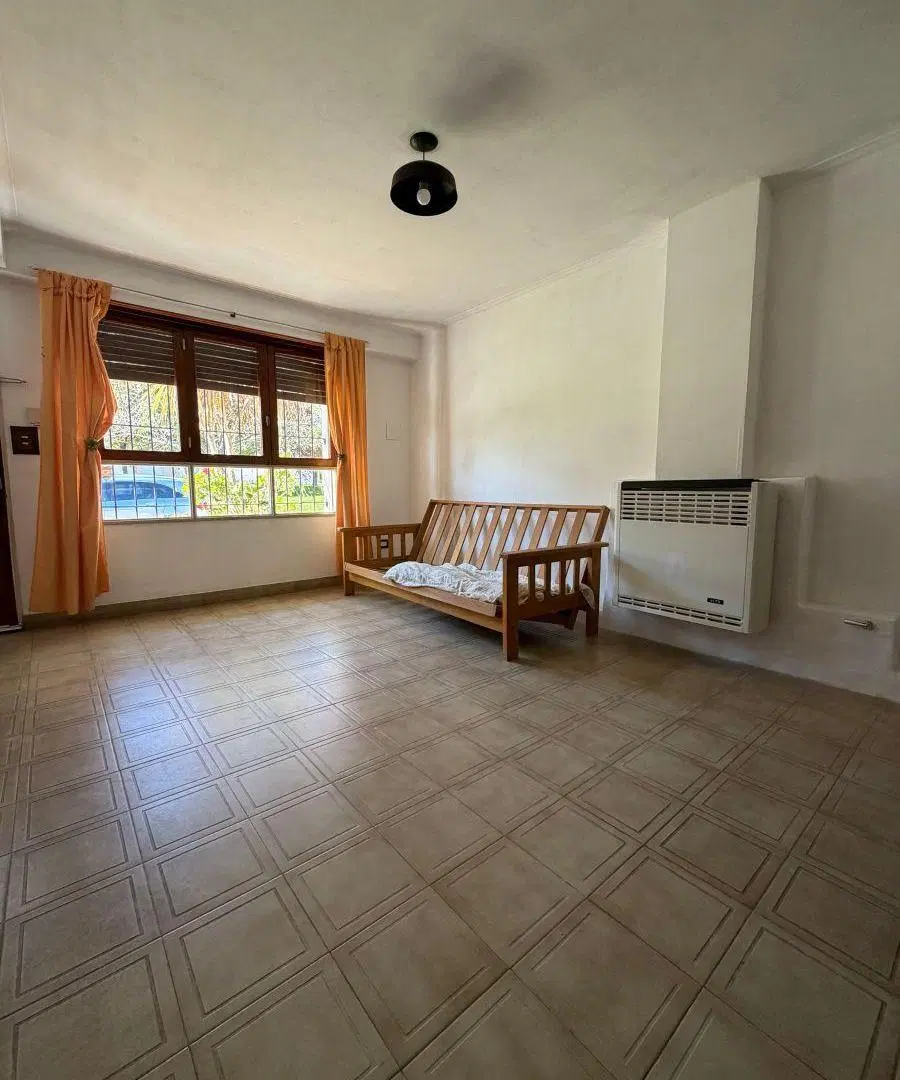 Venta casa tres dormitorios apto crédito barrio jardín 5