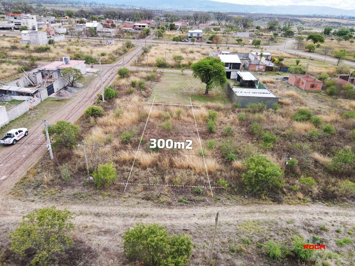 Foto de Terreno / Lote en venta de 300m2 ubicado en Otros Barrios, imagen 2
